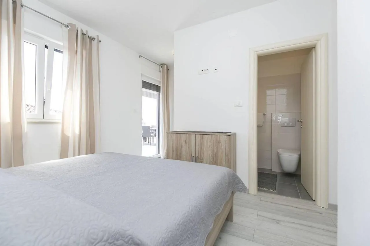 Apartmani Astrid Rabac 0*,